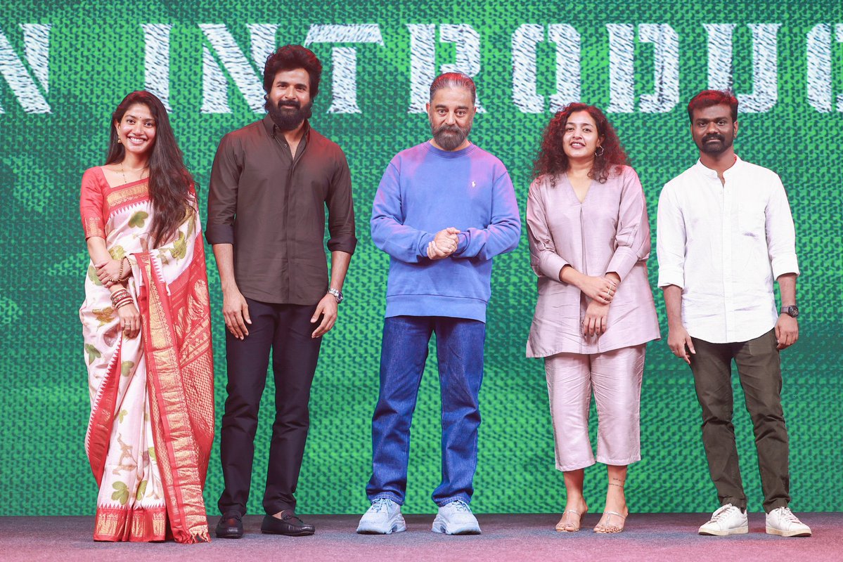 guruawesome's tweet image. Team #Amaran Thanks To All 💓💓
#OneYearofAmaran #1YearofEpicBlockbusterAmaran