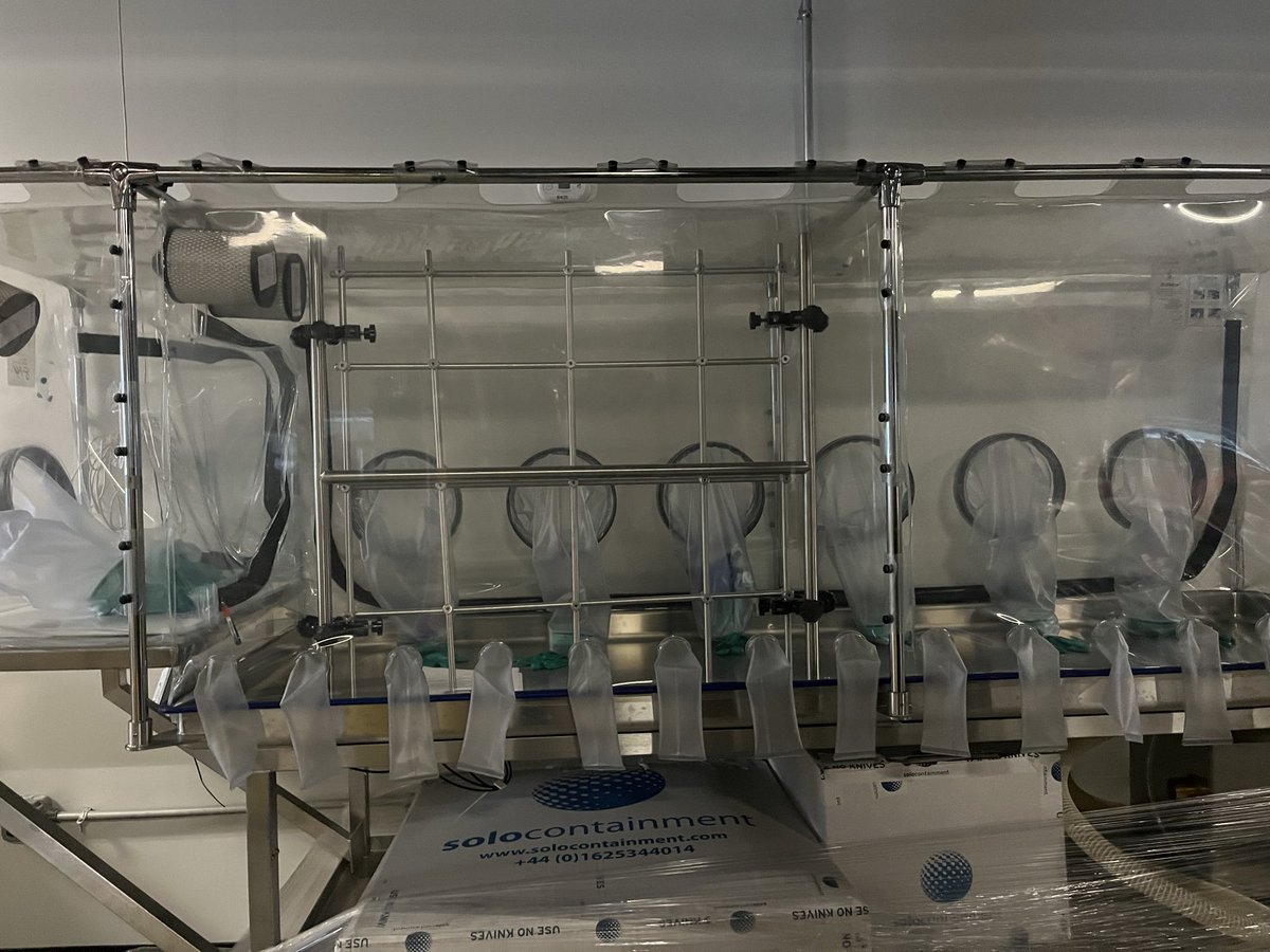 SmapOSRS's tweet photo. You all may have forgotten already, but this is how hand jobs were given and received during COVID. https://t.co/jm5KdU1G2a