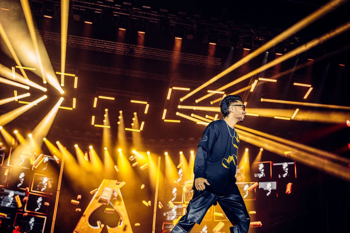 Robelighting's tweet image. Indian superstar Anirudh played a homecoming show as the finale to his “Hukum” world tour in Chennai, India, with a lighting design by Bala Subramanya, Albin Biju &amp;amp; Guru Somayaji from design studio, 369 Design Lab, using @Robelighting #iFORTE LTX FS running on #RoboSpot systems.