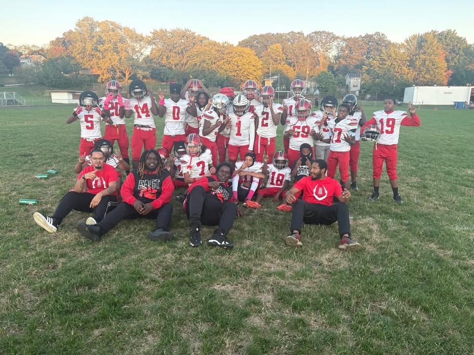 D_Ruck13's tweet photo. When time flies all you can do is pray for a safe flight 🔥🐉  I feel like I love coaching almost as much as I loved playing 🤞🏽 shout out to my defensive coaches at garden I got the best defensive in the city #FEWDM #PeopleLikeUs 🖤 https://t.co/FZ3HsLsxml