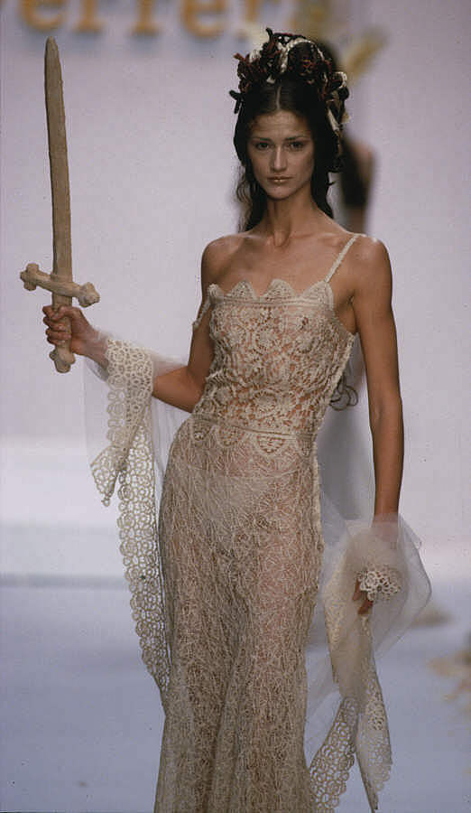 iluvcouture_'s tweet photo. woke up today thinking about marella ferrera hc ss99 https://t.co/ZlBhRjlgyw