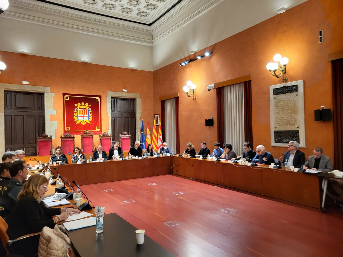 🚔 Manresa registra aquest 2025 un descens del 40% dels robatoris amb violència o intimidació i del 30% de les ocupacions a immobles 

🗣️Les dades s’han donat a conèixer aquest dijous en l’11a Taula per la Seguretat, el Civisme i la Convivència
  
ℹ️ tuit.cat/uYTpQ