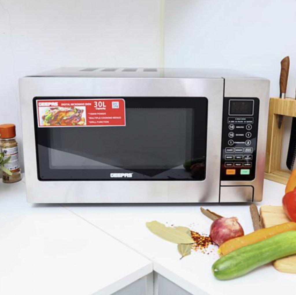 GeepasUganda's tweet image. Tired of unevenly heated food? ❄️ Forgetting to defrost dinner? The Geepas 30L Microwave is your solution! With a rotating turntable, speedy defrost settings, and handy auto-cook menus, Call 0779514214 , 0707080087 and toll free :0800344300 #KitchenHacks #EasyCookin