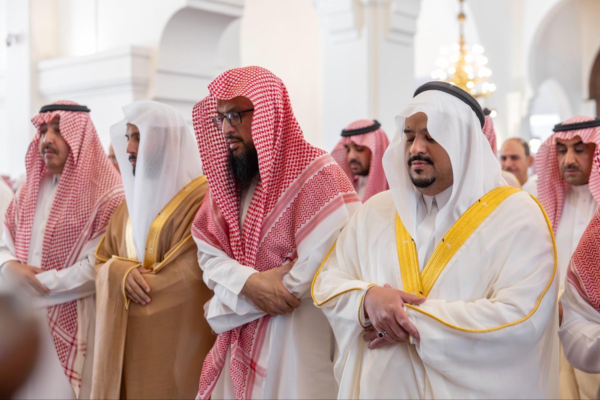 alsaud1ksa's tweet photo. سمو نائب أمير منطقة #الرياض
الأمير محمد بن عبدالرحمن بن عبدالعزيز
يؤدي صلاة الميت على والدة الشيخ
عبدالله  الشبانات ووالدة الشيخ الدكتور
سعد الخثلان -رحمهما الله-
في جامع الملك خالد بالرياض
وعقب الصلاة قدم سموه العزاء
لأبناء الفقيدتين سائلًا الله ان يرحمهما
ويسكنهما فسيح جناته https://t.co/PFXGKfqeuF