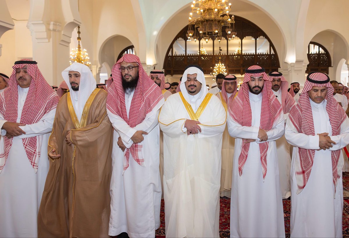 alsaud1ksa's tweet photo. سمو نائب أمير منطقة #الرياض
الأمير محمد بن عبدالرحمن بن عبدالعزيز
يؤدي صلاة الميت على والدة الشيخ
عبدالله  الشبانات ووالدة الشيخ الدكتور
سعد الخثلان -رحمهما الله-
في جامع الملك خالد بالرياض
وعقب الصلاة قدم سموه العزاء
لأبناء الفقيدتين سائلًا الله ان يرحمهما
ويسكنهما فسيح جناته https://t.co/PFXGKfqeuF