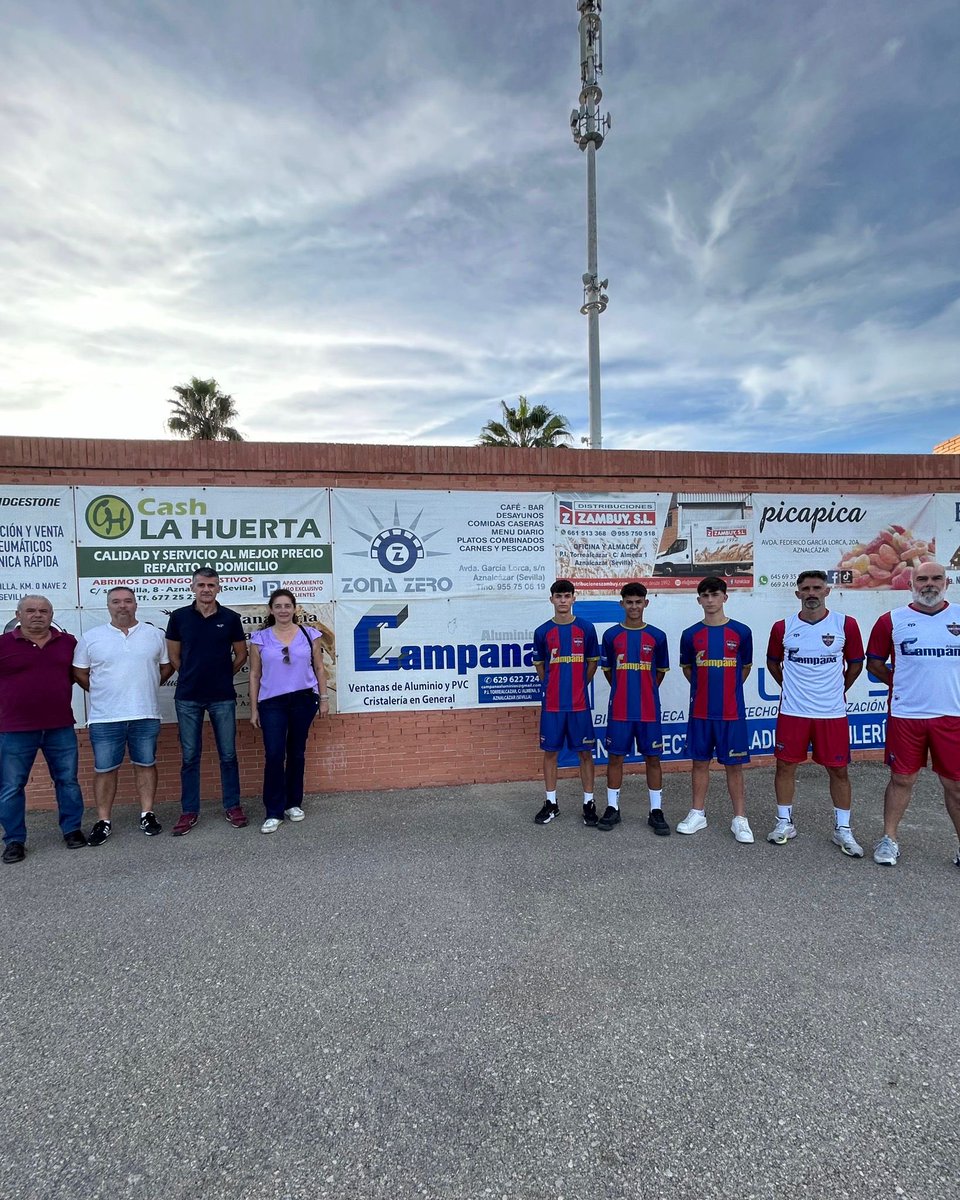 Nuestro juvenil disfrutará de una nueva equipación patrocinada por nuestro patrocinador CAMPANA, además de la ropa de entrenamiento para el cuerpo técnico 🙌🏼

#CONTIGOUNAÑOMÁS