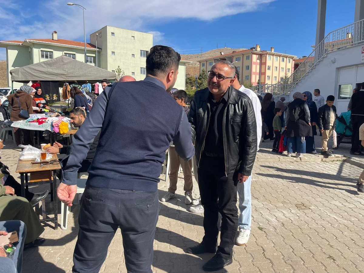 İlçe Başkanımız Sayın Levent SARIKAYA,Gençlik Kolları Başkanımız Mehmet Akif Ersoy Toki Camiinde Düzenlene Kermese Katılım Sağladılar.