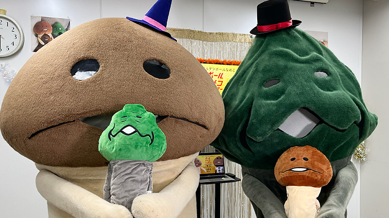nameko_crowd's tweet image. 放送後のオフショットです！

▼BNN花菌「枯れたのだーれだ?ゲーム」
youtube.com/live/H7PlJNAeS…

【なめこ屋】
nameko-ya.com
🗓’25年11／4（火）まで❗️
#なめこ #枯れなめこ #ブランケット #ぬいぐるみ #クッション #bnn