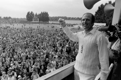 EmRoman74's tweet image. Bangers and mash with onion gravy tonight lads.