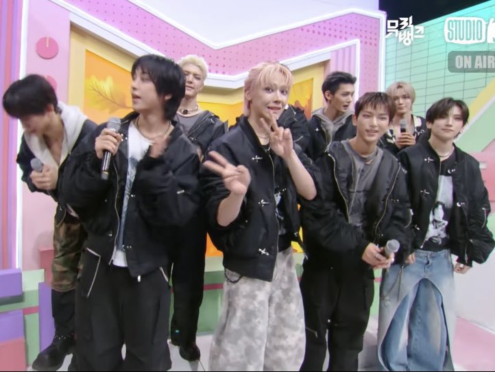 혼자 계속  귀척하는 코양이가 하나 있음