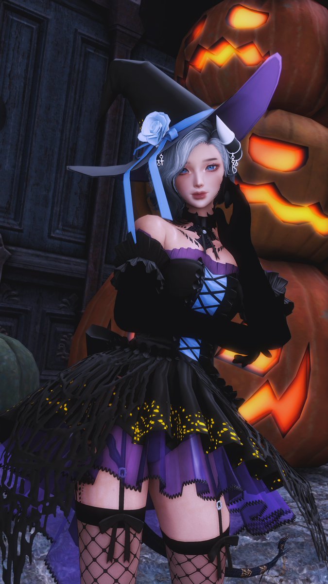 Would you let her hex you this fem ra Friday? It is Halloween after all. 👻