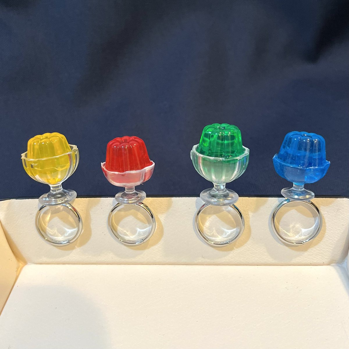 TeradaMei_'s tweet image. 芸祭フリマにてレトロな指輪を売ります💍
(無くなり次第終了です…！)

《団体名》
dottö

《ブース》
1日目 486  487
2日目 391  392
3日目 273  274

他にも友人数人居ます〜！よろしくお願いします🙂‍↕️
 #taufes2025  #多摩美芸祭