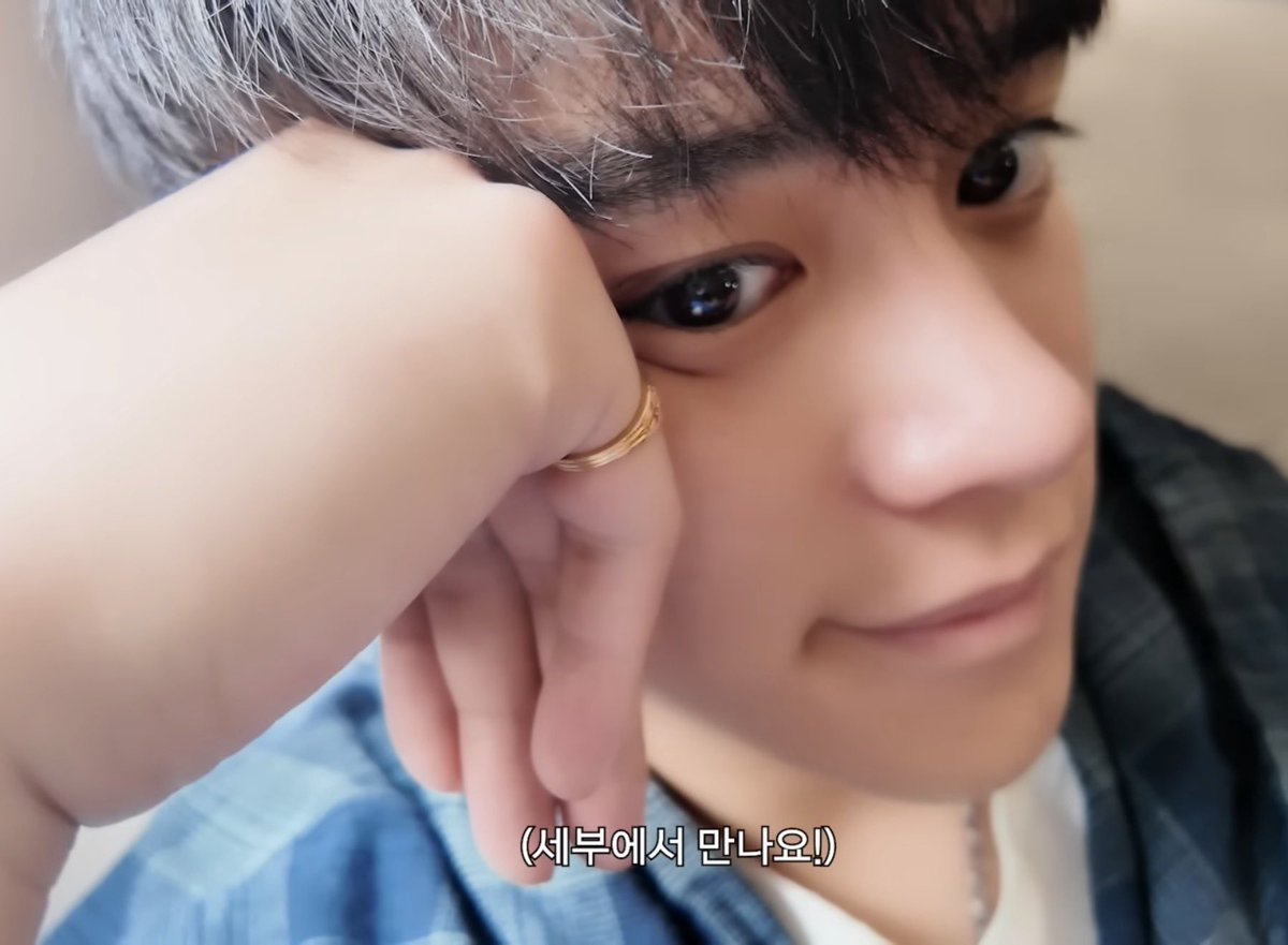 나 루카스 이 각도 진짜 좋아함............
속눈썹도 예술 입꼬리도 예술 코는 말할 것두 없슨