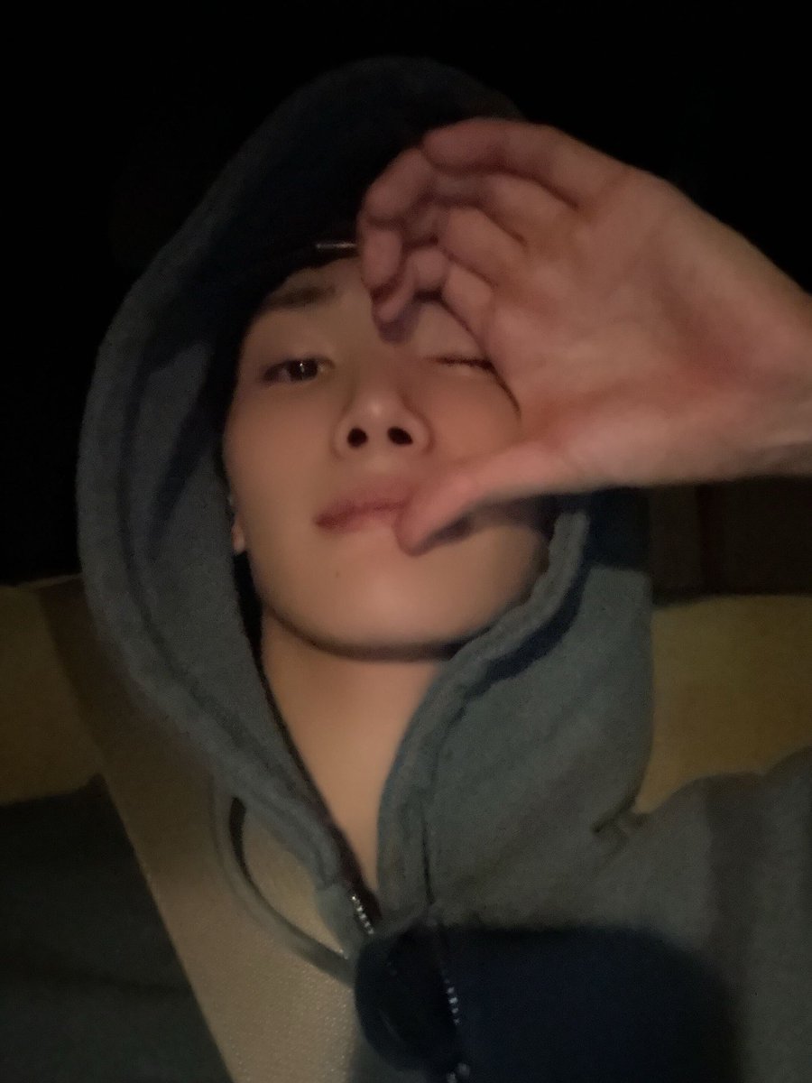 youugha3's tweet photo. 쭈밥이라는 남자아이 둘 유독 반쪽하트 많이함 방향도 항상 딱맞고 게시날짜하루차이 이러고
너네짠거지이거아무래도그런거지 https://t.co/WCQlecfsTv