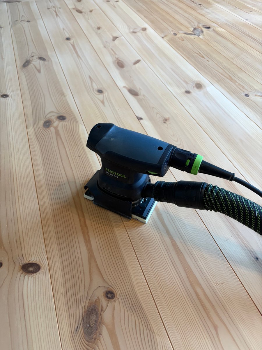 Tar bort lite inför vitvaxning.