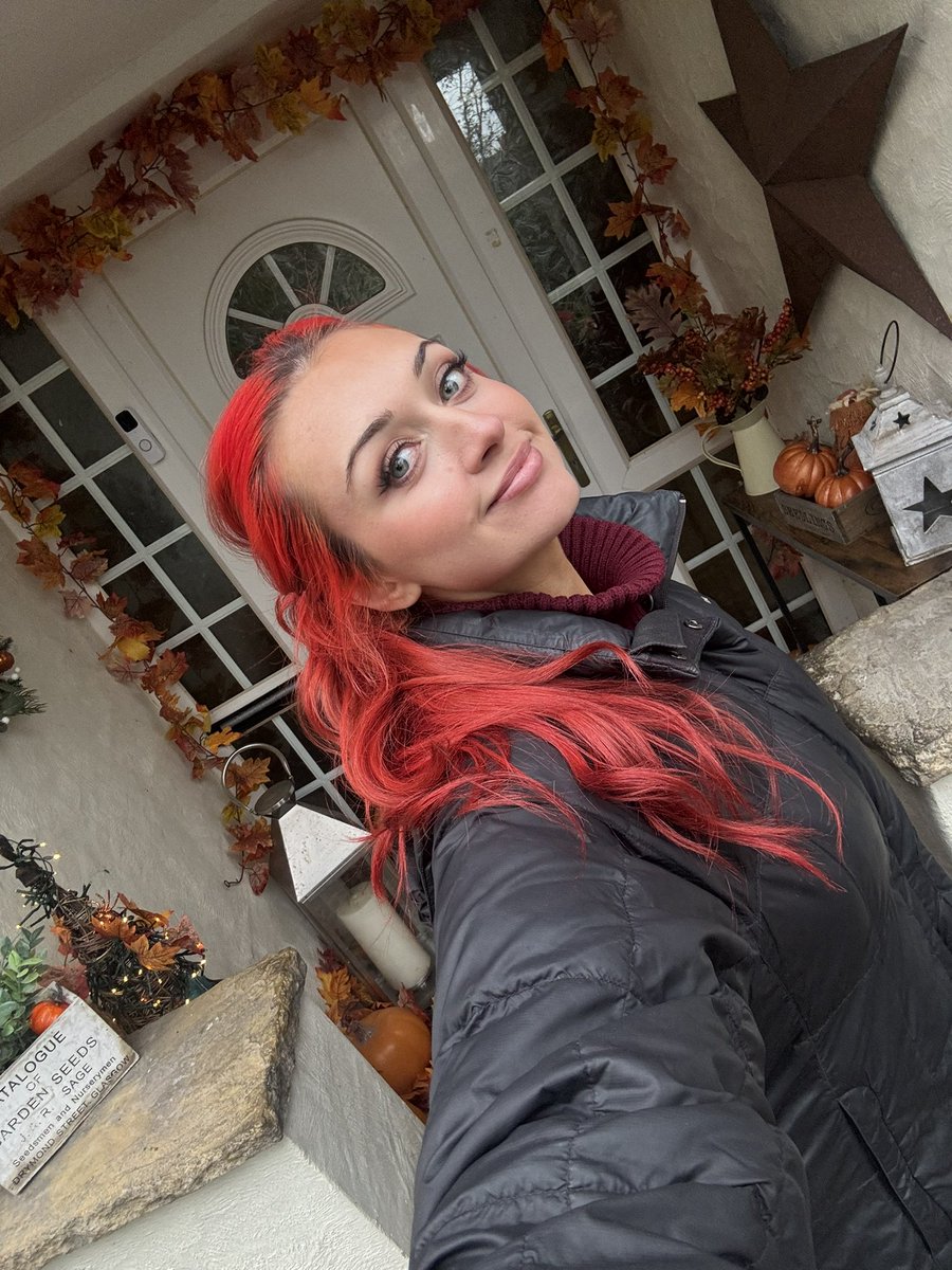 HAPPY HALLOWEEEEN! What’s everyone’s plans?

We’re doing a Halloween stream 6pm - 8:30pm on my tiktok TheBronnieShow! 🎃