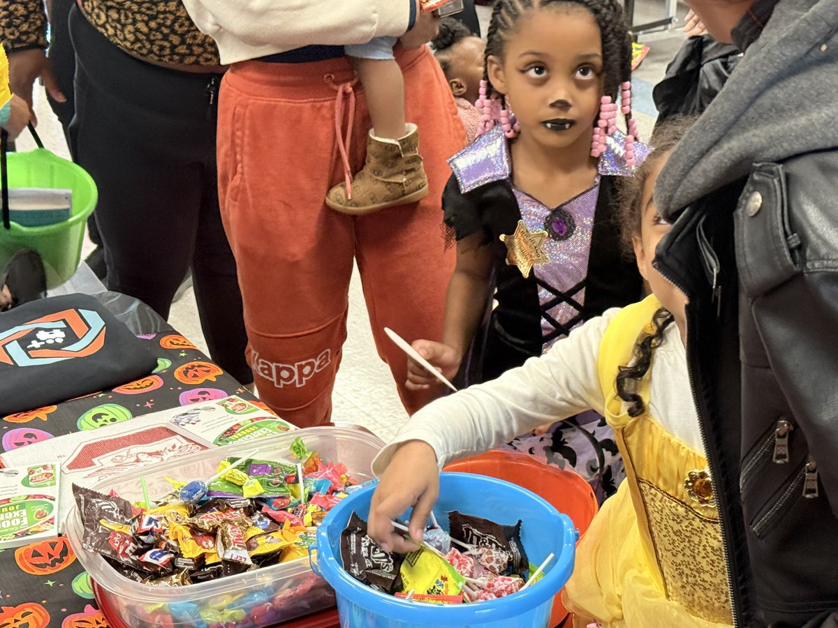 We had a spooktacular time at our Math Title I Night! 👻🧮 Huge thanks to the Everlite Foundation for partnering with us and helping make this event such a success!
