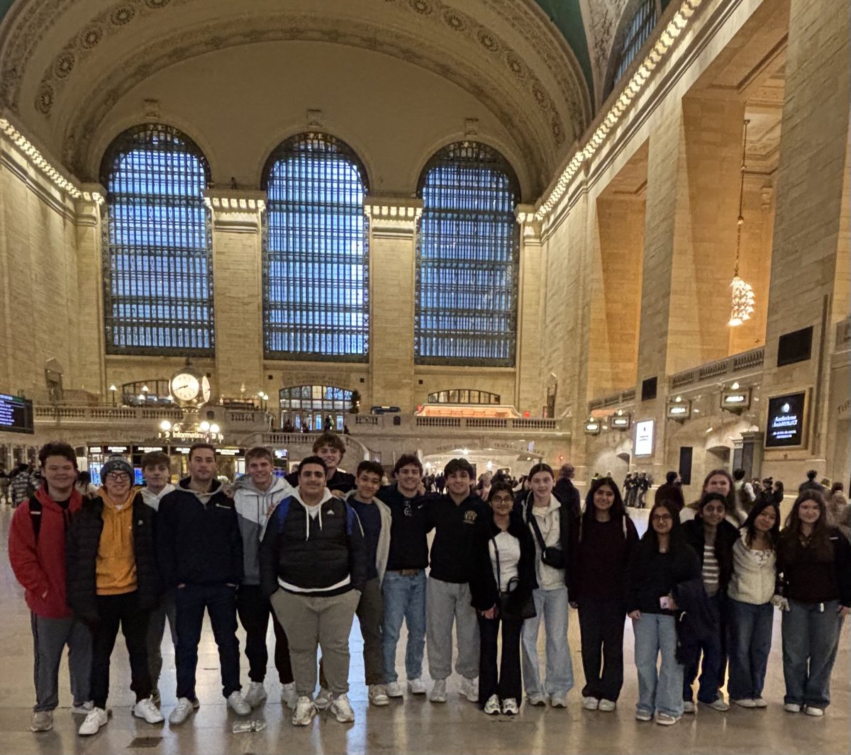 Jonathan Law business students have arrived in NYC for a trip to the Federal Reserve!!! ⁦<a href="/jlawadvocate/">The Advocate</a>⁩ ⁦<a href="/JLHSPrincipal/">Bryan Darcy</a>⁩