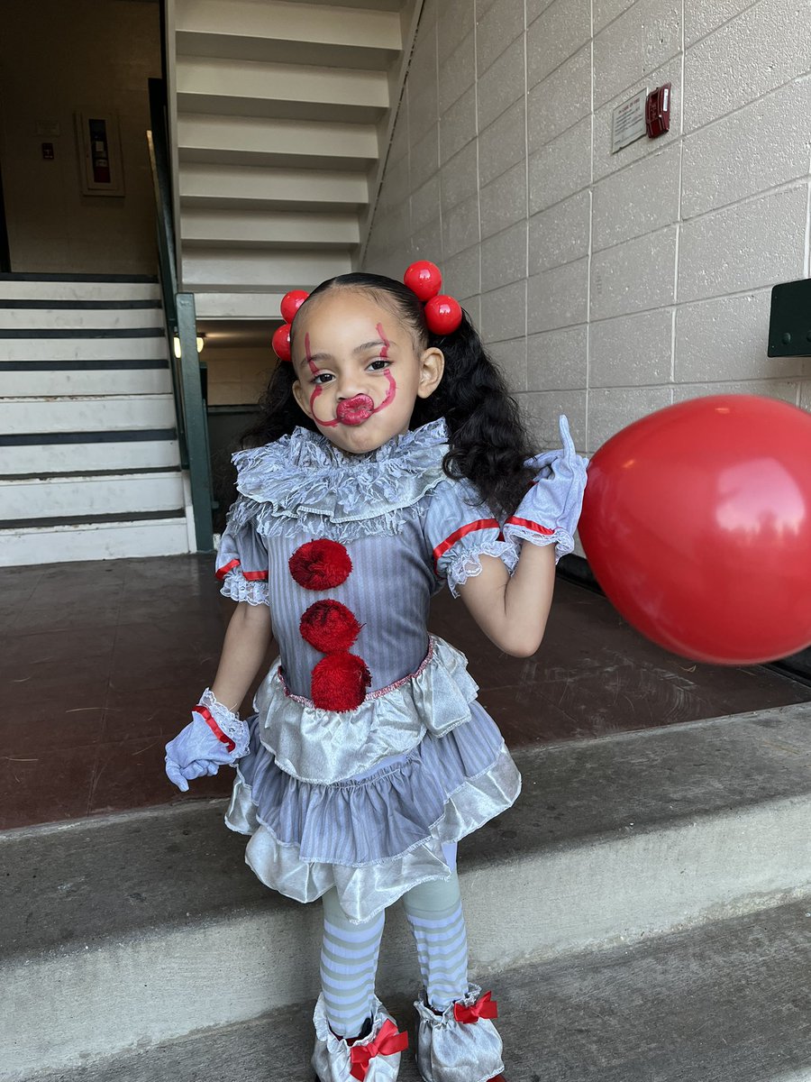 lailaaa. tweet media