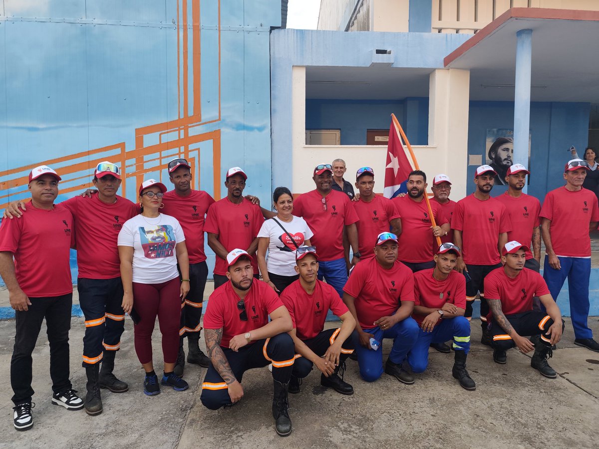Abanderan en la mañana de hoy, los Contingentes "Jesús Montané Oropesa" de ETECSA, y "Emilio Menéndez García" de la UNE, listos para brindar su ayuda solidaria, a las hermanas provincias orientales, tras el paso de Melissa #IslaDeLaJuventud #SentirPinero #UnidosXCuba