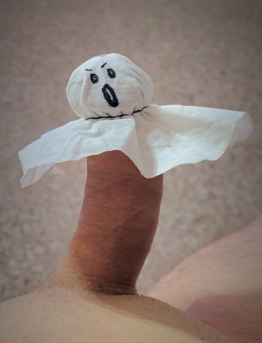 اگر روزے دار کے سامنے کھانا پینا گناہ ہے تو کنواروں کے سامنے بیوی لے کر گھومنے والا تو سزا کا مستحق ہے ۔