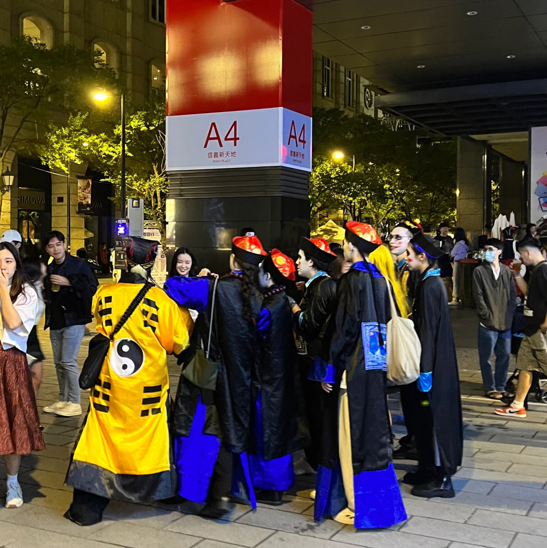 Codiecewser's tweet image. 今夜は人間界じゃなくて、霊界のカーニバルだよ🎃