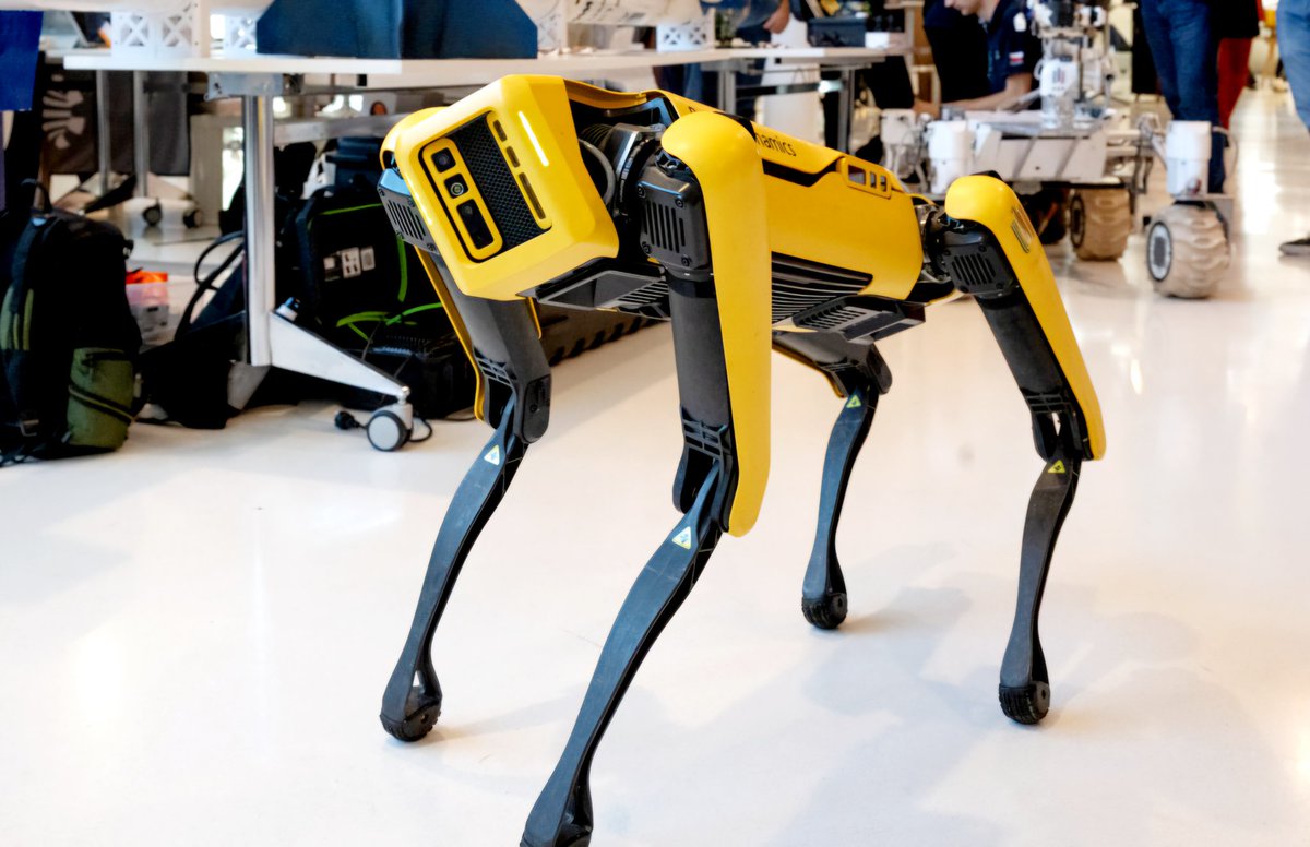 TST_GroupPolska's tweet image. 💡 Tam, gdzie najnowsze technologie, tam i TST Group Polska!
Nie mogliśmy ominąć wydarzenia TECH ON w Krakowie, które zgromadziło liderów innowacji, wizjonerów i pasjonatów przyszłości. 🚀
 
#TSTGroupPolska #TECHON #Kraków #Innowacje #AI #SmartCity #Technologia #FutureIsNow