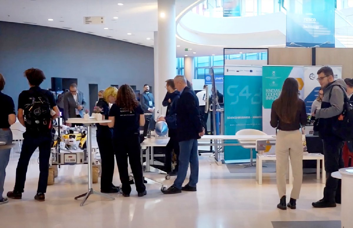 TST_GroupPolska's tweet image. 💡 Tam, gdzie najnowsze technologie, tam i TST Group Polska!
Nie mogliśmy ominąć wydarzenia TECH ON w Krakowie, które zgromadziło liderów innowacji, wizjonerów i pasjonatów przyszłości. 🚀
 
#TSTGroupPolska #TECHON #Kraków #Innowacje #AI #SmartCity #Technologia #FutureIsNow