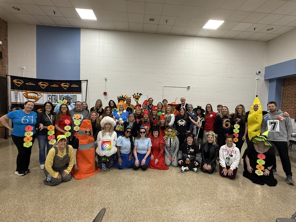 Mrs_Pfisterer's tweet photo. Happy Halloween from Central Middle School! #AACPSAwesome #BelongGrowSucceed https://t.co/JXOu2Ebmii