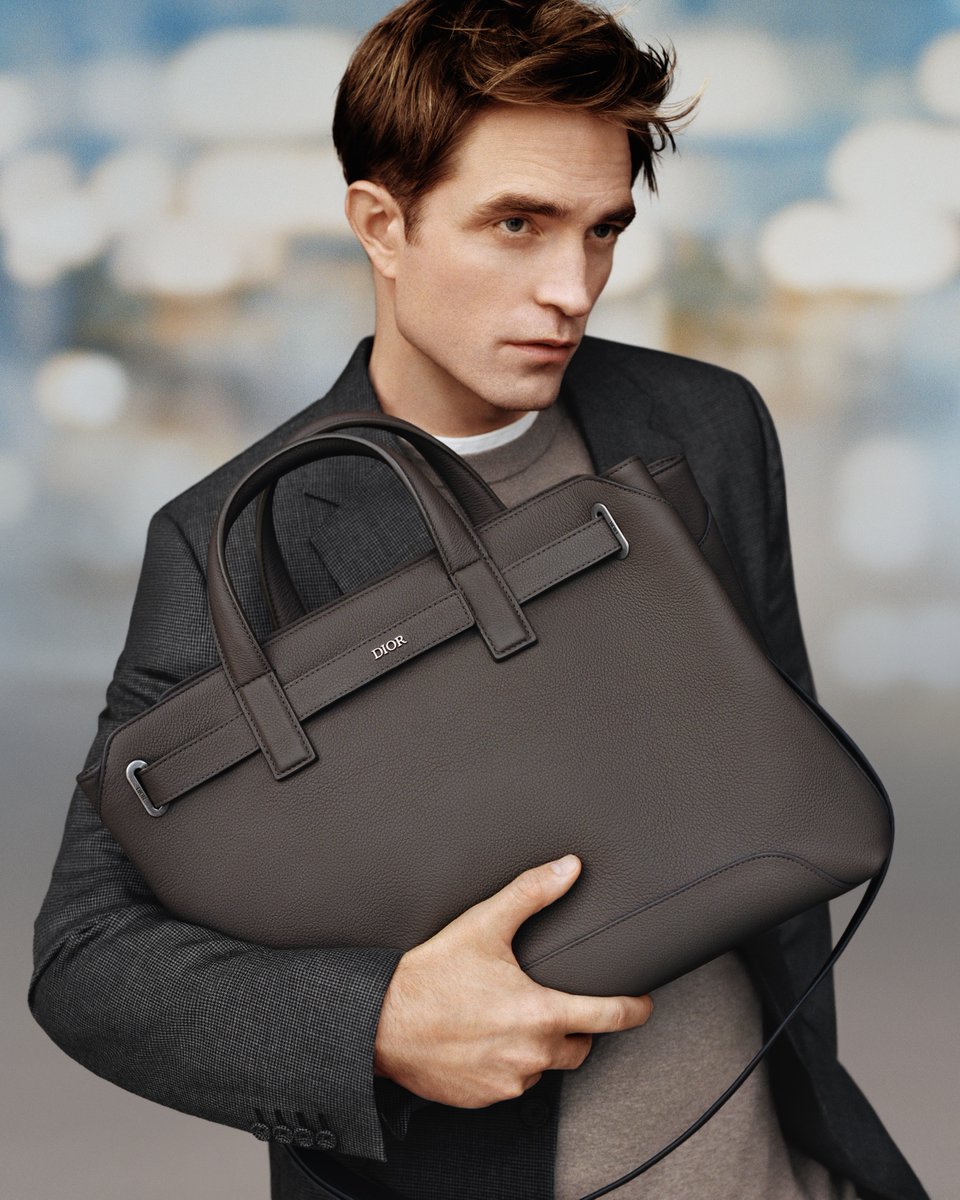 Revealed in a campaign starring Robert Pattinson, the Dior Icons capsule is a finely honed collection of perennial essentials

Now available in stores and on.dior.com/dior-icons-x

#DiorIcons