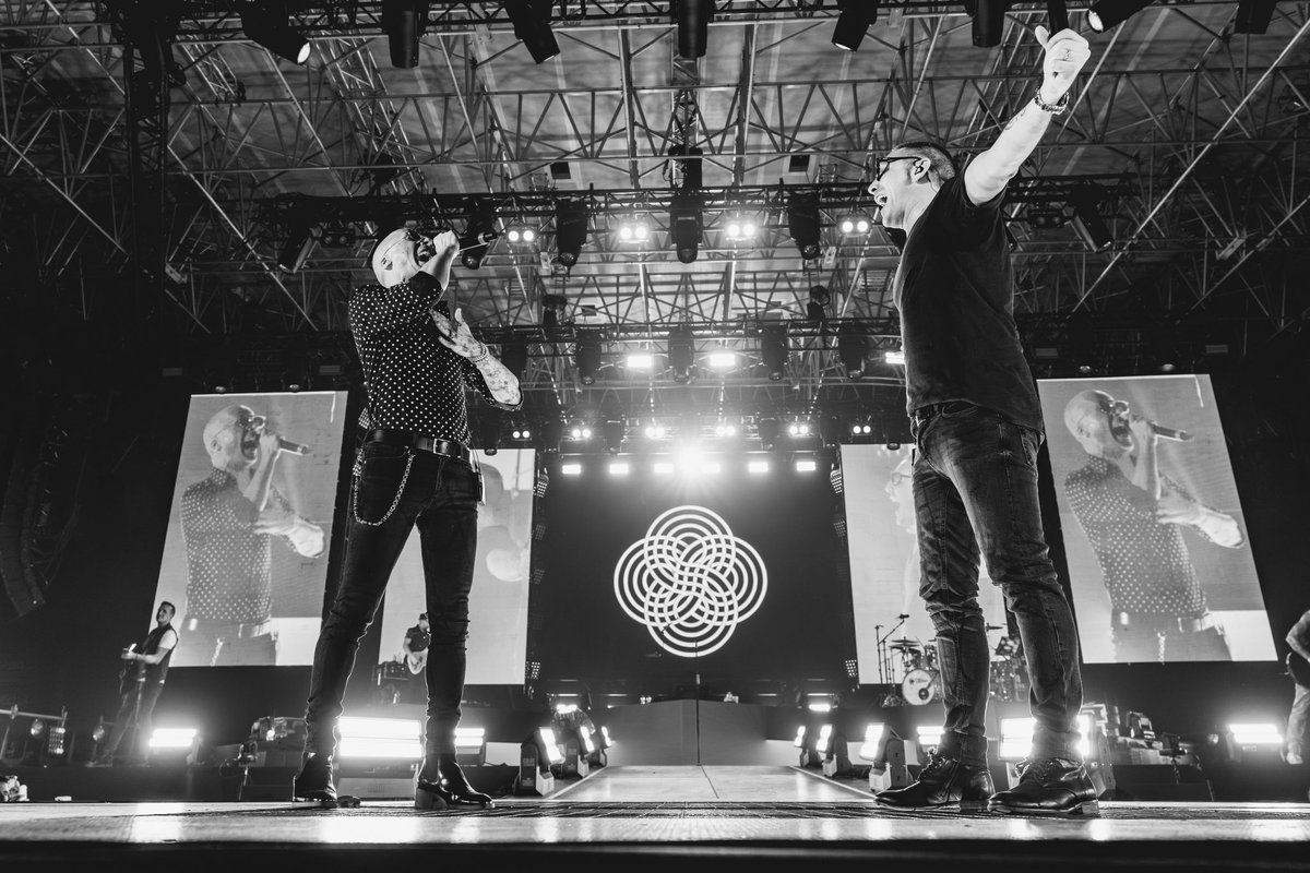 Padova… due sere, due sold out e un mare di emozioni 🍀❤️
Grazie per questo inizio di tour che non dimenticheremo.
Adesso si parte verso Milano: ci vediamo domenica 2 e lunedì 3 novembre all’Unipol Forum 🫂

Foto Cristina Checchetto
#Modà
<a href="/VivoConcerti/">Vivo Concerti</a> <a href="/rtl1025/">RTL 102.5</a>