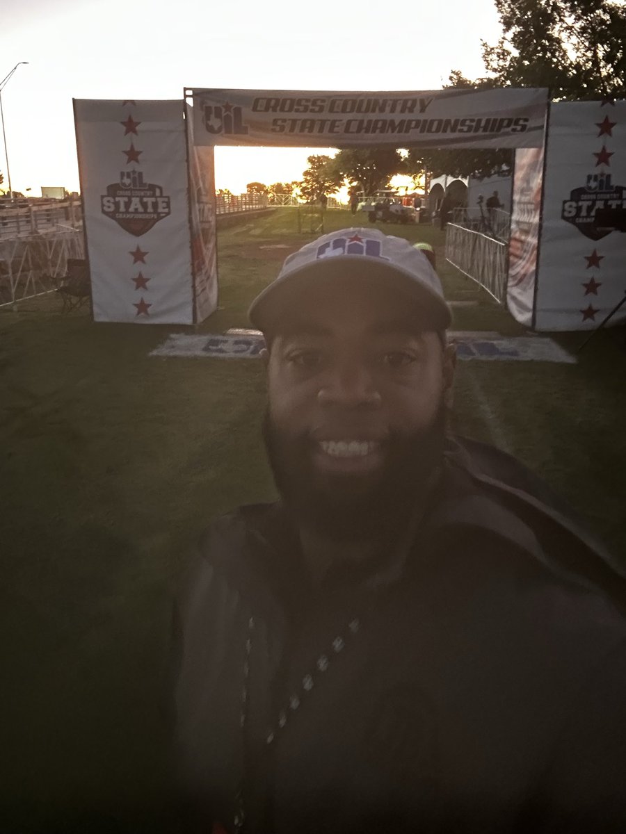 I ❤️ My #Trackbarnfamily tweet media