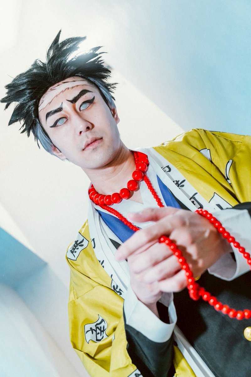 どうも悲鳴嶼行冥です📿
カラコン苦労しましたよ〜笑

そんな事よりもウイッグセット&amp;メイクをいつもお世話になっているayakaさんにしてもらいましたクオリティすごい👏🏻

明日もめちゃくちゃ楽しみ😋👨‍🎓

#ベルエージェー #鬼滅の刃 #ハロウィン