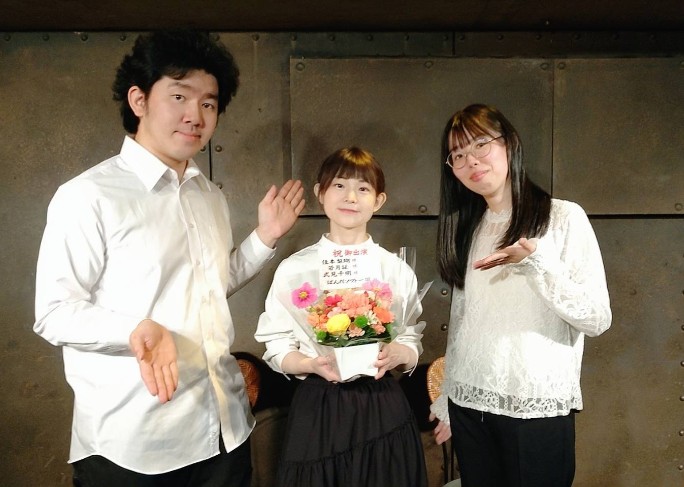 Wakatsukishou's tweet image. #よみドコ
#アイにいきたい

出演の三人宛にぱんだソフト様（@panda_software）からお花をいただきました！

ありがとうございますっ！！