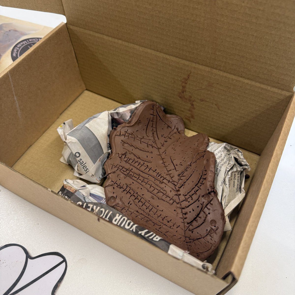 ElthamLibrary's tweet image. A huge thank you to Nikki from Studio H.I.O.M.E for leading a winter clay trinket tray workshop at #ElthamLibrary yesterday! The children loved learning different techniques and tricks to manipulate the clay into various shapes. We had so much fun! 🌿 #LoveYourLibrary