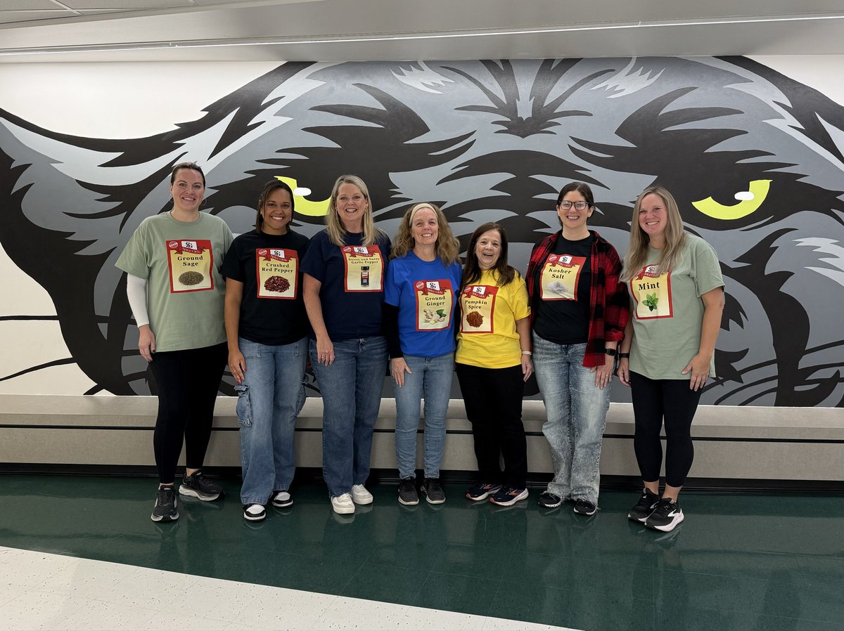 becsieve's tweet photo. Happy Halloween from your FZN Spice Girls! https://t.co/hx06DmvQ6C