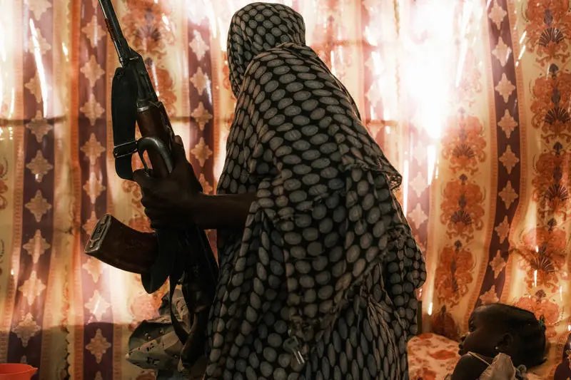 ecris_le_tien's tweet image. Dimanche passé, 460 personnes ont été tuées dans une maternité au Soudan dans la ville d’El Facher prise par les groupes paramilitaires impliqués dans la guerre civile. 

D’ailleurs depuis avril 2023, une guerre civile, une énième, sévit au Soudan.
Selon la croix rouge…