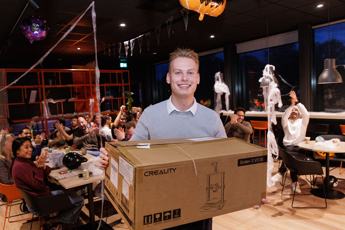 PHIX_Photonics's tweet image. 🎃 Happy Halloween from PHIX! 🎃
Our staff association hosted its 2nd annual #Halloween bingo, this time with batch-level number draws, strict #qualitycontrol (false bingos had to sing!), upgraded snacks &amp;amp; spooky fun all around. A frightfully delightful evening with great prizes!