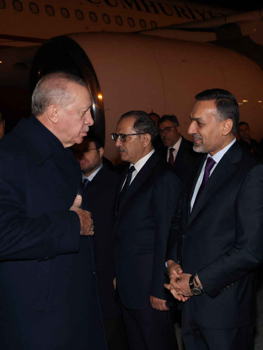 Ankara dönüşünde Cumhurbaşkanımız <a href="/RTErdogan/">Recep Tayyip Erdoğan</a>’ı Atatürk Havalimanı’nda karşıladık.
Bu milletin duası da desteği de her zaman sizinle.