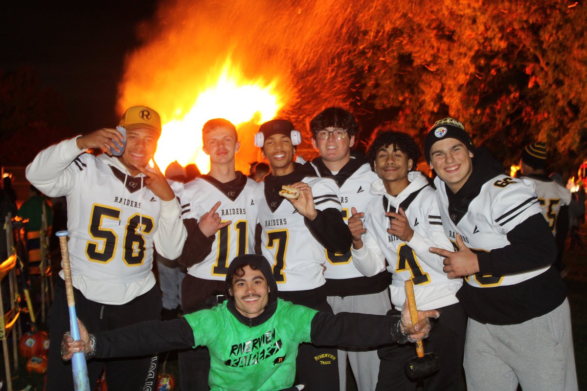 🔥 What a night, Raiders! The community came together for our annual Bonfire Celebration — parade, performances, fall sports shoutouts, and the big fire lighting! 💛🖤

More pics on the Riverview School District Facebook page!