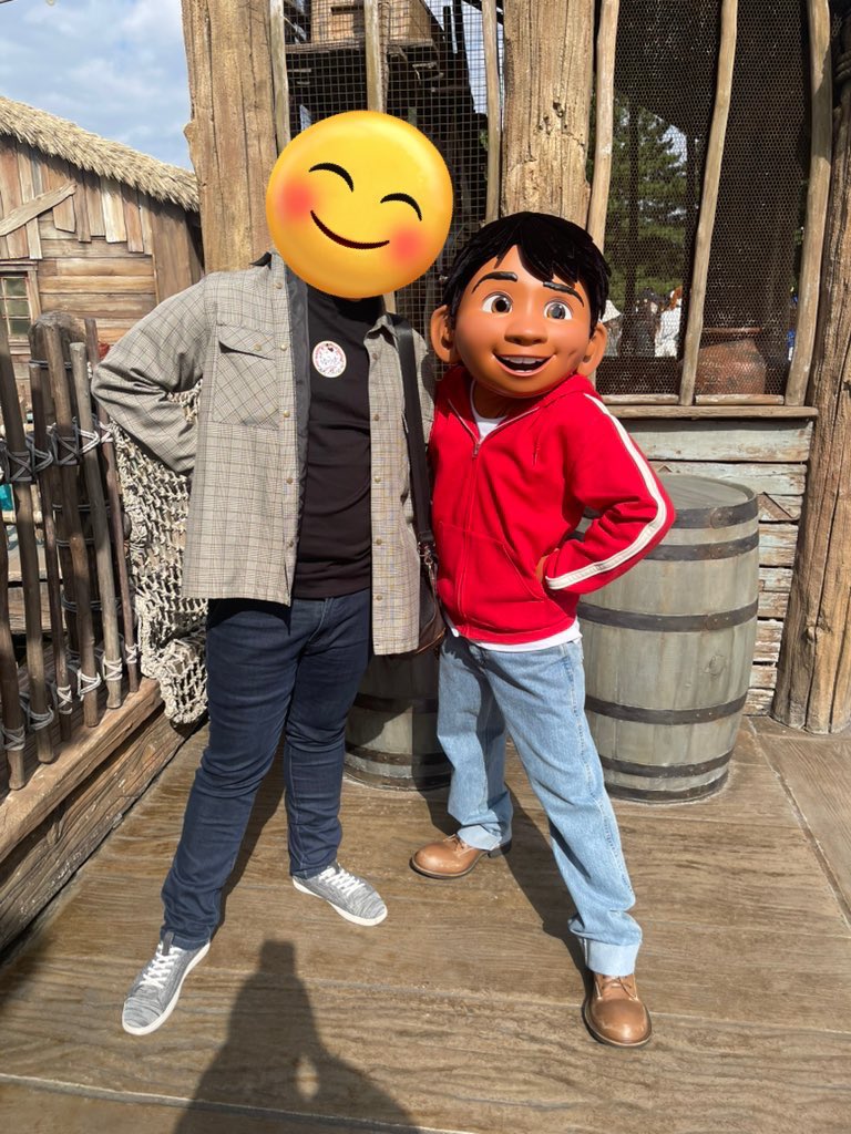ruisRX7's tweet photo. ひとつの節目として、人生の夏休み最後に海へ行ってきました。
目的はミゲルとマリアッチ達のアトモス。
やりたいことは一通り出来た！
これからまた社会へ戻ります。
なるようになる！やりたい事はまだまだ沢山ある！頑張ってみます！
 #ディズニーシー
 #ラソス・デ・ラ・ファミリア https://t.co/hOjflO1XCd