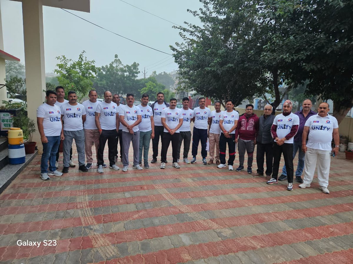 DcpWest's tweet image. पुलिस थाना करधनी द्वारा लौह पुरुष सरदार वल्लभभाई पटेल जी की 150वीं जयंती पर ‘Run for Unity’ कार्यक्रम आयोजित करते हुए।
@EktaDiwasBharat @jaipur_police 
#RajasthanPolice #RunForUnity