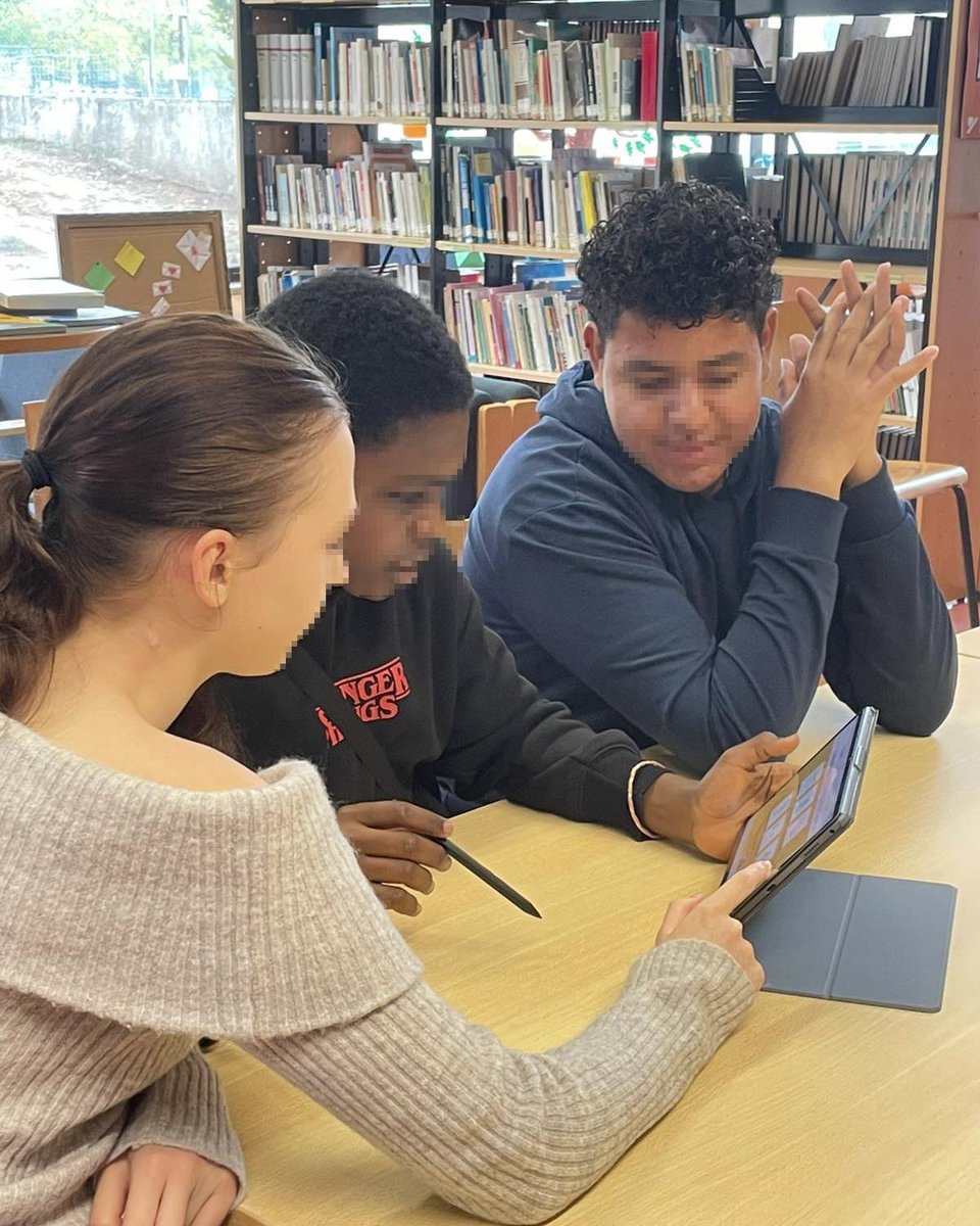 ratoadcc's tweet image. 📸
🇵🇹 A #RatoADCC realizou uma oficina sobre Inteligência Artificial para alunos da Escola Básica e Secundária Professor Ruy Luís Gomes,

Esta atividade foi apoiada pela @CMAlmada.

#SempreAAprender
. . .
🇬🇧 #AI workshop for #Youth