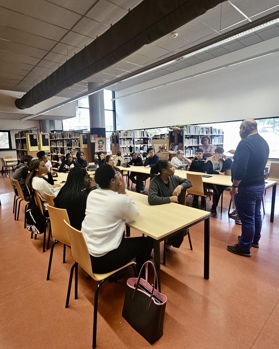 ratoadcc's tweet image. 📸
🇵🇹 A #RatoADCC realizou uma oficina sobre Inteligência Artificial para alunos da Escola Básica e Secundária Professor Ruy Luís Gomes,

Esta atividade foi apoiada pela @CMAlmada.

#SempreAAprender
. . .
🇬🇧 #AI workshop for #Youth