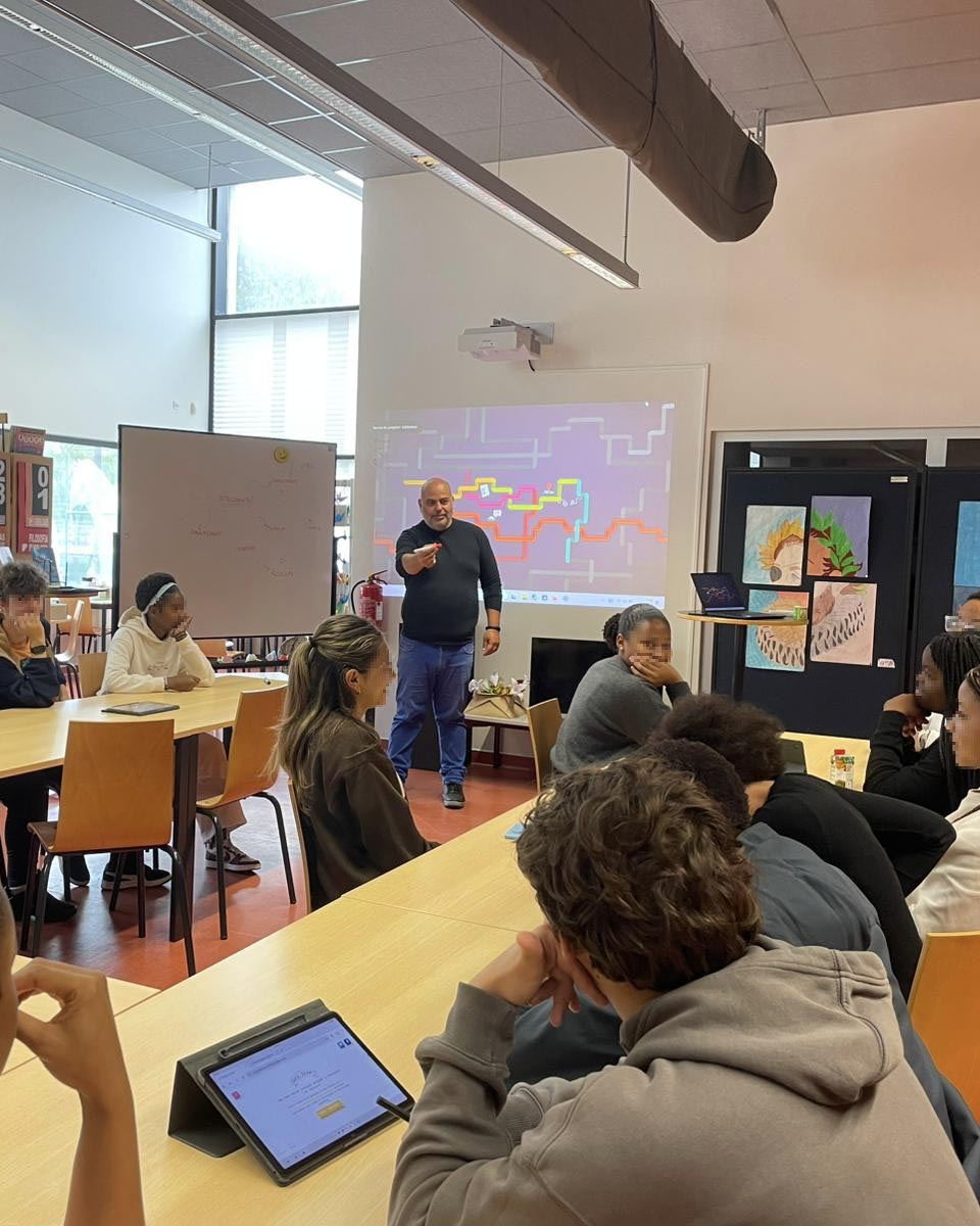ratoadcc's tweet image. 📸
🇵🇹 A #RatoADCC realizou uma oficina sobre Inteligência Artificial para alunos da Escola Básica e Secundária Professor Ruy Luís Gomes,

Esta atividade foi apoiada pela @CMAlmada.

#SempreAAprender
. . .
🇬🇧 #AI workshop for #Youth