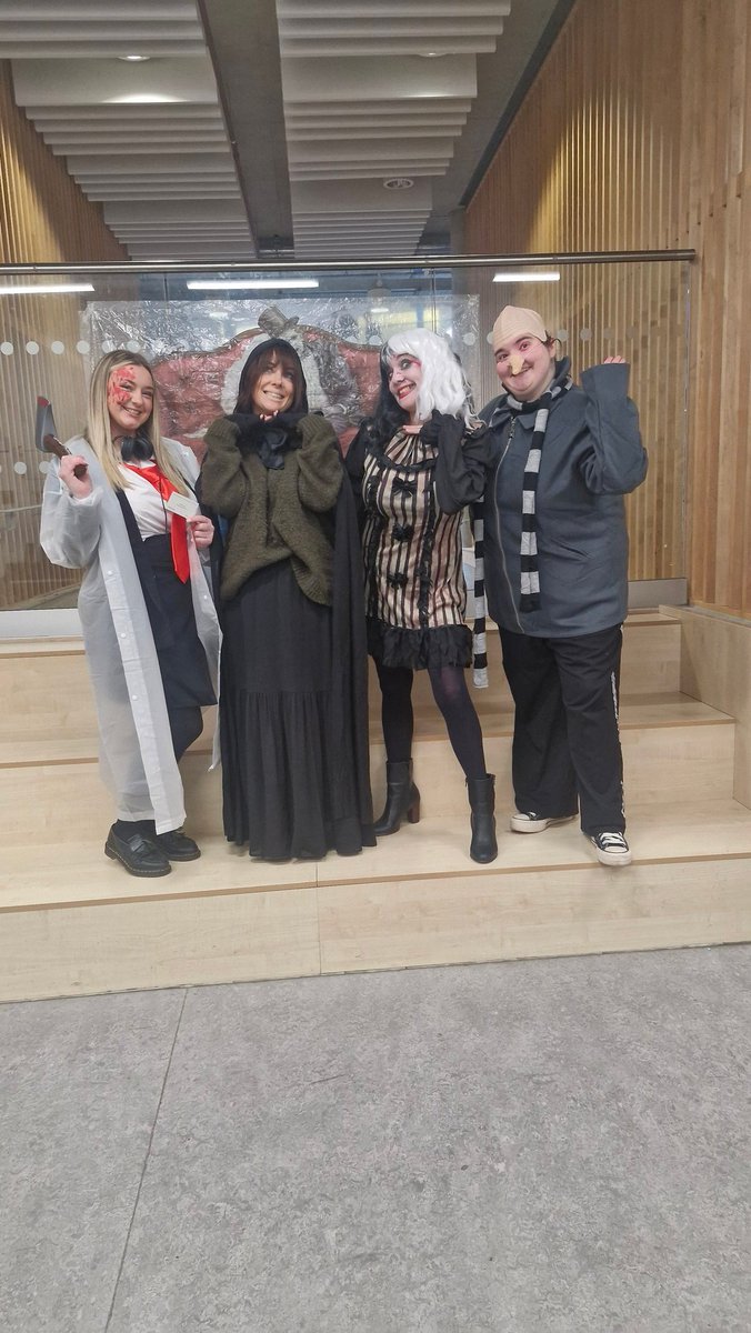 MusicDrama1's tweet photo. Some group photos in our faculty today! 
@GarnockCampus https://t.co/IEHAKzPVih