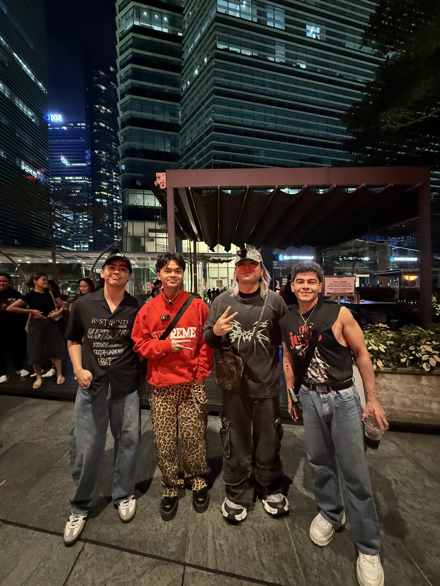 We’re here at Tono Izakaya, Singapore! 🤘🏻

TATAWID PATUNGONG SINGAPORE 
#TAWIDAlbumTour #TheJuans 
#TAWIDSingapore #TheJuansLiveinSG