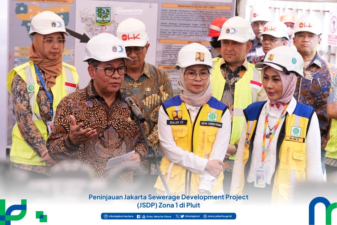 kotajakut's tweet image. Gubernur Pramono Anung meninjau proyek JSDP Zona 1 di Pluit — fasilitas bawah tanah pengolah limbah terbesar yang akan layani 1 juta warga Jakarta! (30/10)💧🌆 #JSDP #JakartaUtara