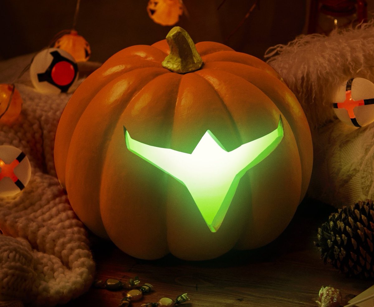 Shinesparkers's tweet image. Happy Halloween! RT to bless a timeline with a Samus pumpkin (2025 edition).

#OperationMetroidPrime4