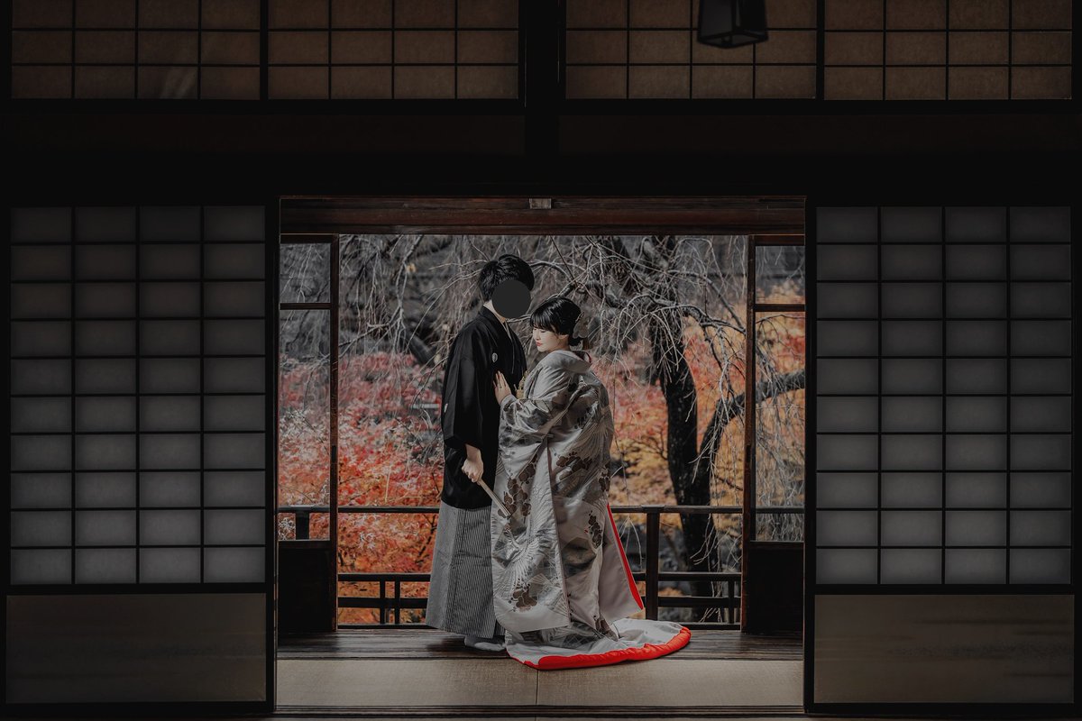 rockrockrock232's tweet image. 夫の待ち受け用候補の写真があまりにもよすぎてもらったんだけど、セピア調?のフィルターがロケーションや着物の感じに合う、赤が映えてよい